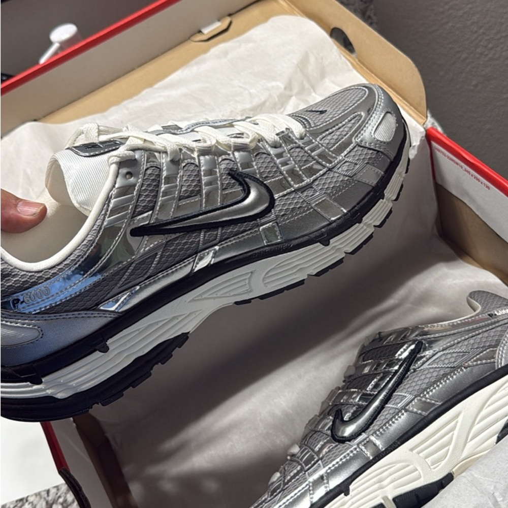 Nike Men's P-6000 trainers silver brand new never worn.